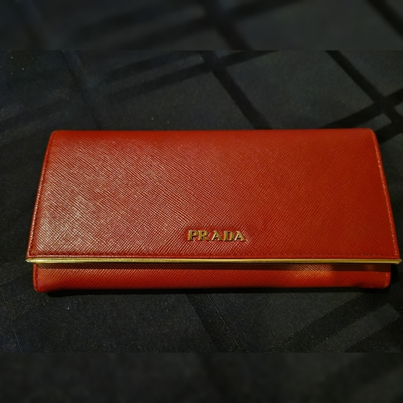 ♥️ Red Prada Saffiano Wallet - Picture 1 of 9